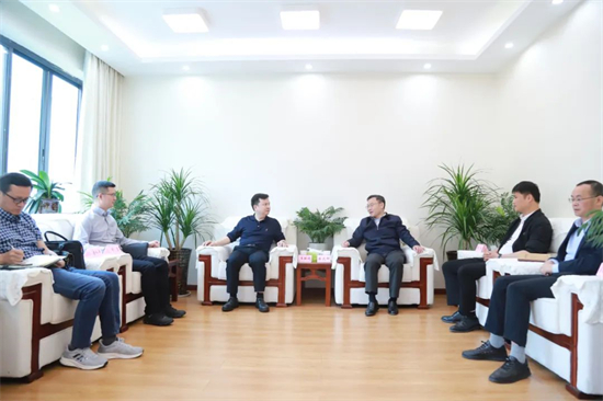 唐文辉会见川煤集团党委副书记、副董事长、总经理王映健一行