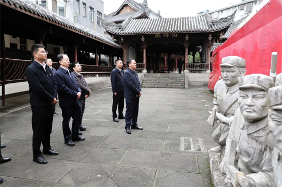 时刻不忘初心 弘扬红军精神 杨祖斌带领县四套班子领导到中国红军城开展革命传统教育并重温入党誓词